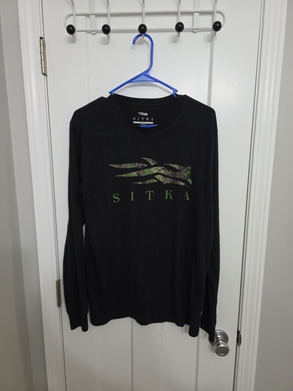 Sitka Men's Long-Sleeve Black Logo Tee